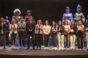 El guanyador de la categoria absoluta (cinquè per l’esquerra) amb autoritats i premiats en les categories infantil i juvenil.