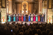 El paranimf de la Universitat va acollir ahir a la nit el concert del Cor Jove Nacional de Catalunya.