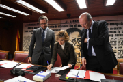 Moment de la firma de creació de la comissió al Senat.