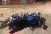 Estat en el qual va quedar la motocicleta ahir a la nit després de l’accident.
