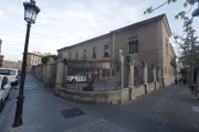 Vista de l’edifici del bisbat de Lleida, al carrer del Bisbe.