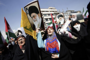 Les dones iranianes protesten contra Israel en una manifestació pels carrers de Teheran.