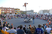 Un moment de l’espectacle ‘Sidecar’, de Pessic de Circ, ahir a la plaça 1 d’Octubre de Bellcaire.