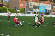 Sidi remata a porteria davant del porter del Castellar.