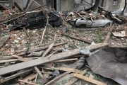 Imatge dels danys causats per un míssil rus a la ciutat ucraïnesa de Dnipró divendres passat.