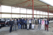 Alejandro Fernández va visitar ahir la granja La Carbona, a Vallfogona de Balaguer.