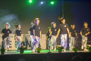 Dansa urbana amb ballarines del Gyas Club, ahir al migdia en un Espai MerCAT a vessar de públic.