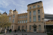 L’edifici de l’antic hotel Rambla, a l’estació de trens.