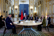 Imatge de la reunió entre Xi Jinping, Macron i Von der Leyen.