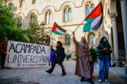 Estudiants durant la protesta a la Universitat de Barcelona.