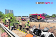 Vista de l’accident d’un turisme ahir a l’A-22 a Binèfar.