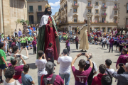 Els històrics gegants de la Mercè van oferir el Ball Nou a la plaça Major ahir al migdia.