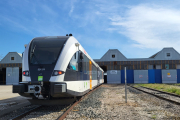 Un tren de l’actual línia de Lleida-la Pobla de Segur, al taller del Pla de Vilanoveta.