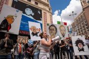 Manifestants a Madrid contra la visita de Milei i l’acte de Vox.