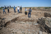 Visita a les restes que han sortit a la llum amb les excavacions fetes el mes d’abril passat.