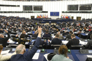 Els eurodiputats voten una moció en un ple de l’Eurocambra a Estrasburg al febrer.