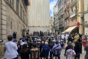 Un dels concerts de la Festa de la Música de Lleida, ahir al migdia a la plaça Paeria.