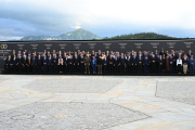 Fotografia de família dels presidents i caps d’Estat dels 101 països i organitzacions que van participar en la cimera de pau per a Ucraïna celebrada a Suïssa.