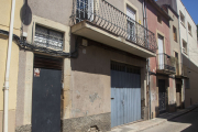 La casa okupada del carrer de les Piques on hi havia diversos gossos.