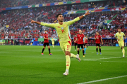 Ferran Torres celebra el seu gol, en el minut 13, que va valer la victòria espanyola per superar la fase de grups sense concedir cap punt ni encaixar gol.