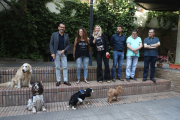 Els participants en la presentació dels espais ‘pet friendly’ del Centre Cívic de Pardinyes.