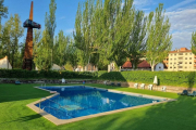 La piscina de la Pobla de Segur, a l’àrea vacacional.