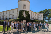 Participants en la inauguració de l’Escola d’Estiu de la Fecom, ahir al Castell del Remei.