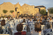 La cantant lleidatana Olga Zoet, ahir a Mas de Colom-Casa Borges, l’escenari escollit per inaugurar el 26 festival Paupaterres.