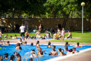 Les piscines municipals de Lleida, com la de Cappont, a la imatge, van estar ahir molt concorregudes.