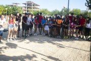 Foto de grup dels joves participants mostrant el pipicà situat a la plaça de la Sardana, al costat de l’skate park.