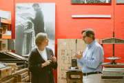 Maite y Jaume, directora de finanzas y director general, durante la visita