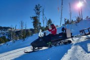 Un pister, treballant ahir a l’estació d’Espot, al Pallars Sobirà.