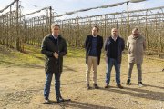 Feijóo, amb Palau, Fernández i Simeón, va tenir paraules d’elogi cap a Nufri, la finca de la qual va visitar. - JORDI ECHEVARRIA