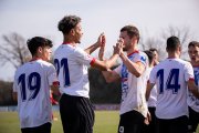 Jofre Graells celebra un dels dos gols que va marcar al Tona, amb els quals suma 16 gols que el reafirmen com a pitxitxi de la categoria. - ÀREA 11
