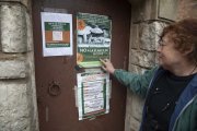 Han penjat cartells informatius per tota la comarca. - C.MARSIÑACH