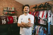 Dani hernàndez“Col·leccionar samarretes de futbol és bonic, però car” - D.H.