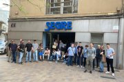Part de la redacció de SEGRE, al carrer (per falta d'electricitat)