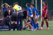 Ari Quintana consola Laura Blasco, entre llàgrimes després del final del partit. - PAU PASCUAL PRAT