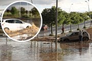 Un cotxe atrapat pel fang a Torre Salses per l’aiguat