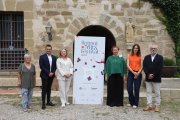 Bosch i De Carandini, al castell de Raimat amb representants municipals i d’Aitona Gourmet. - MAGDALENA ALTISENT