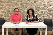 Òscar Garcia i Vanesa Olivart van firmar l’acord de govern. - UNITSPERALMACELLES/INSTAGRAM