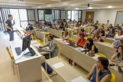 Una de les ponències de la jornada sobre l’ús de la IA en la docència, ahir al campus de Cappont. - JORDI ECHEVARRIA