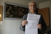 Margó, amb els certificats de les seues dues estades a la presó