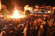 A Sort els participants van prendre la Falla Major, i es va donar pas a la cantata de la Cançó del Fallaire i un ball popular. - EDGAR ALDANA
