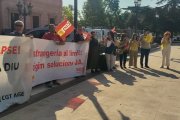 Els treballadors d’Estrangeria es van concentrar ahir davant la subdelegació del Govern central. - CCOO LLEIDA