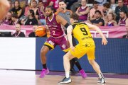 Corey Walden, en una acció del partit que l’Hiopos Lleida va jugar contra el Tenerife al Barris Nord. - JAVI ENJUANES