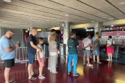 Des de primera hora del dia hi va haver cues d’aficionats per obtenir l’abonament de la pròxima temporada. - FORÇA LLEIDA