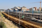 Trens de mercaderies estacionats a prop de Lleida-Pirineus, ahir. - AMADO FORROLLA