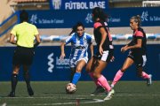 Paula Rojas avança amb la pilota durant un partit de la passada temporada amb l’Atlètic Balears. - EMART&SOCCER