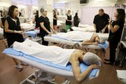 Solé, a l’esquerra, va portar a terme una formació teòrica i pràctica als professors. - MAGDALENA ALTISENT
